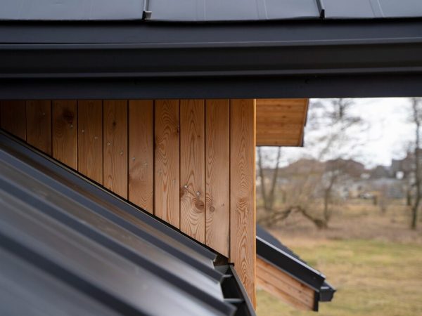 beautiful-roof-wooden-building_23-2149343649