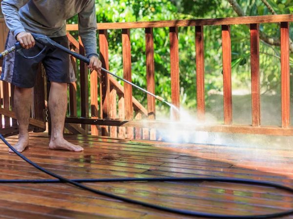 imgi_8_thai-man-pressure-washing-timber_30478-3738